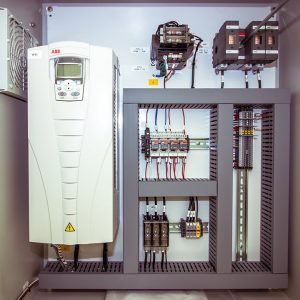Fabrication de panneaux de contrôle électriques - TechXpert